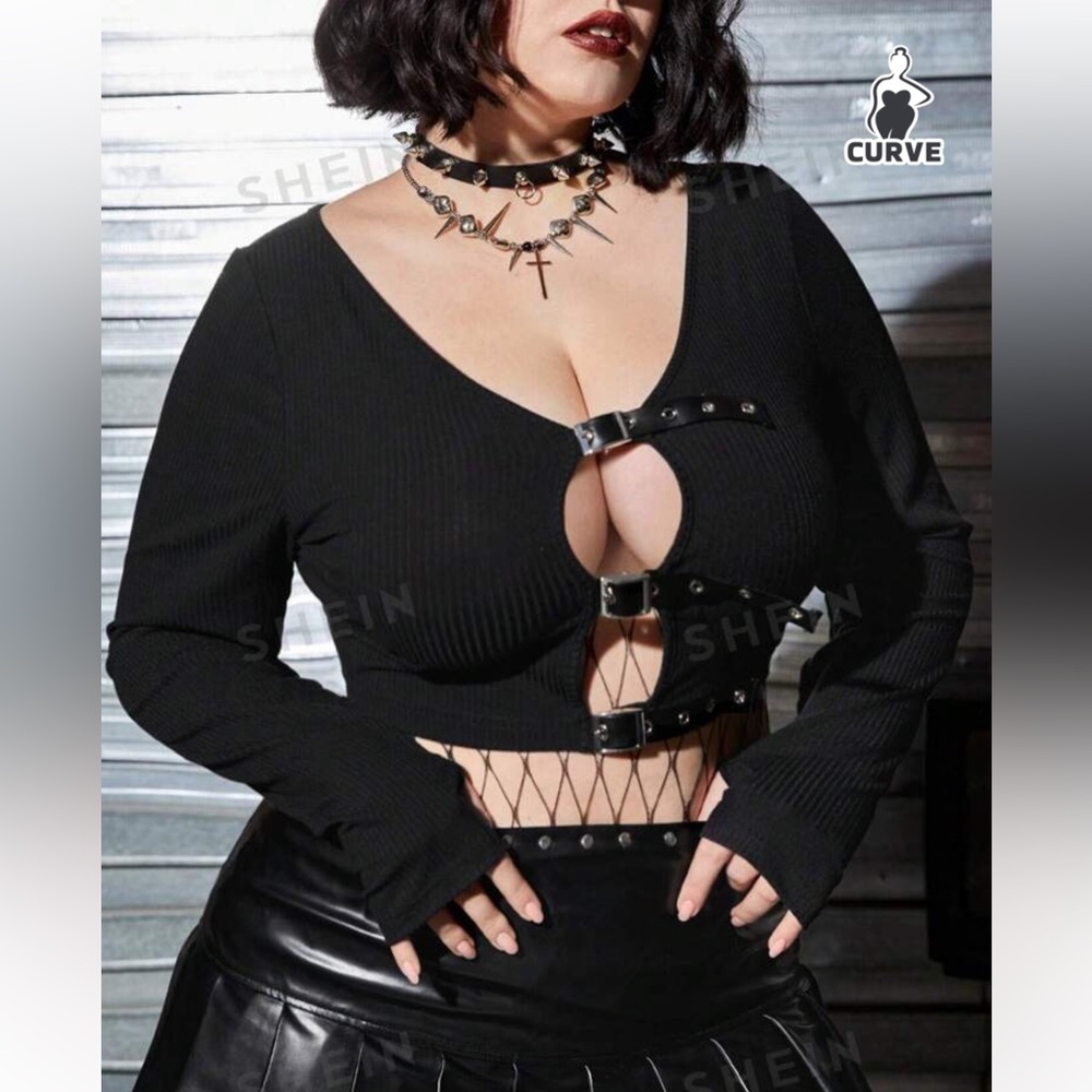Punk belted ribbed knit crop top